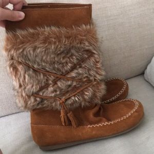 Brown Suede Minnetonka Fur Tassle Boots